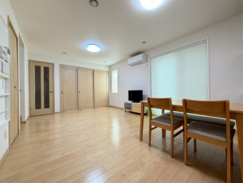 �V�����V���s����P�v�̒��È�ˌ��Ẵ��r���O