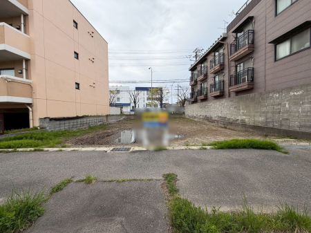 �V�����V���s������։����O1���ڂ̓y�n�̋��}