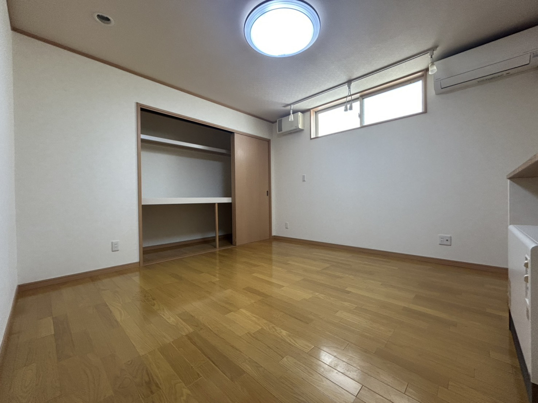 �V�����V���s�]���T�c���z3���ڂ̒��È�ˌ��Ẵ��r���O�ȊO�̋���