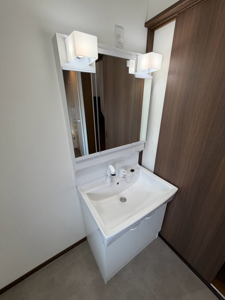 �V�����V���s������얜�㒬�̒��È�ˌ��Ă̐��ʑ�E���ʏ�