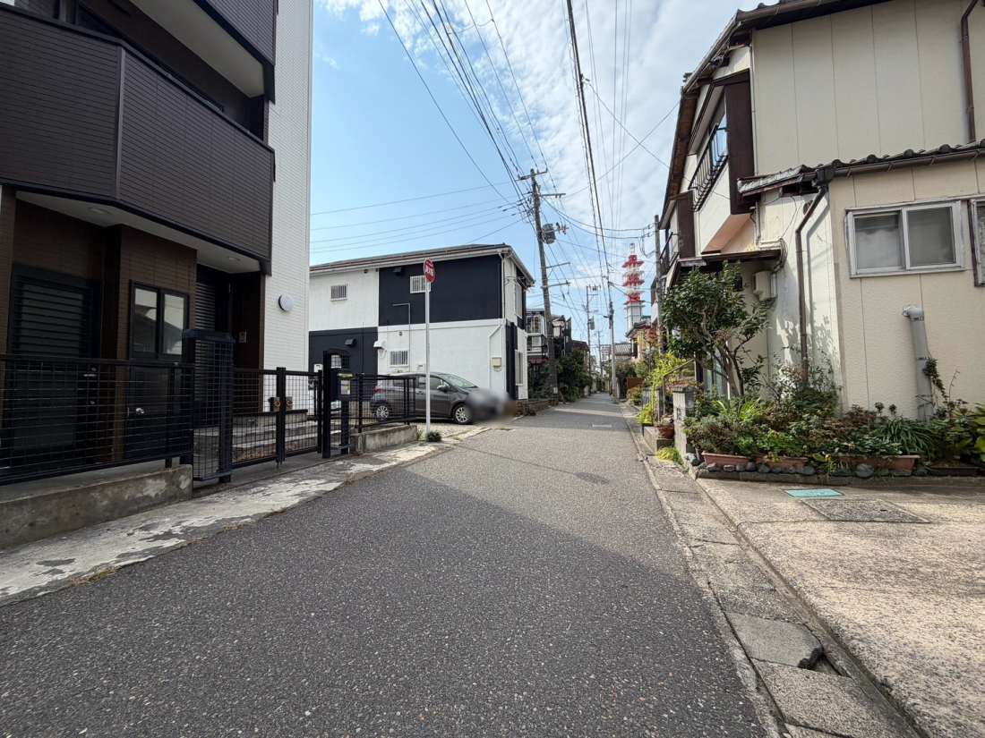 �V�����V���s������얜�㒬�̒��È�ˌ��Ă̑O�ʓ��H�܂ތ��n�ʐ^